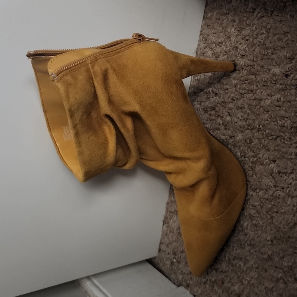 Yellow Heel